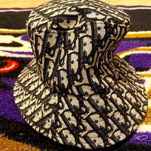 Dior bucket